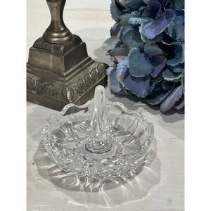 Vintage‎ crystal hand cut ring holder